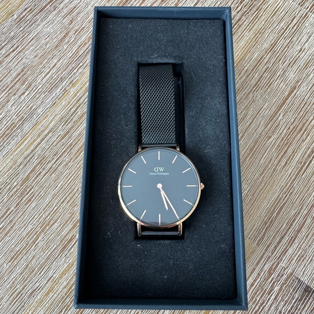 Daniel Wellington Black and Gold Mesh Watch
